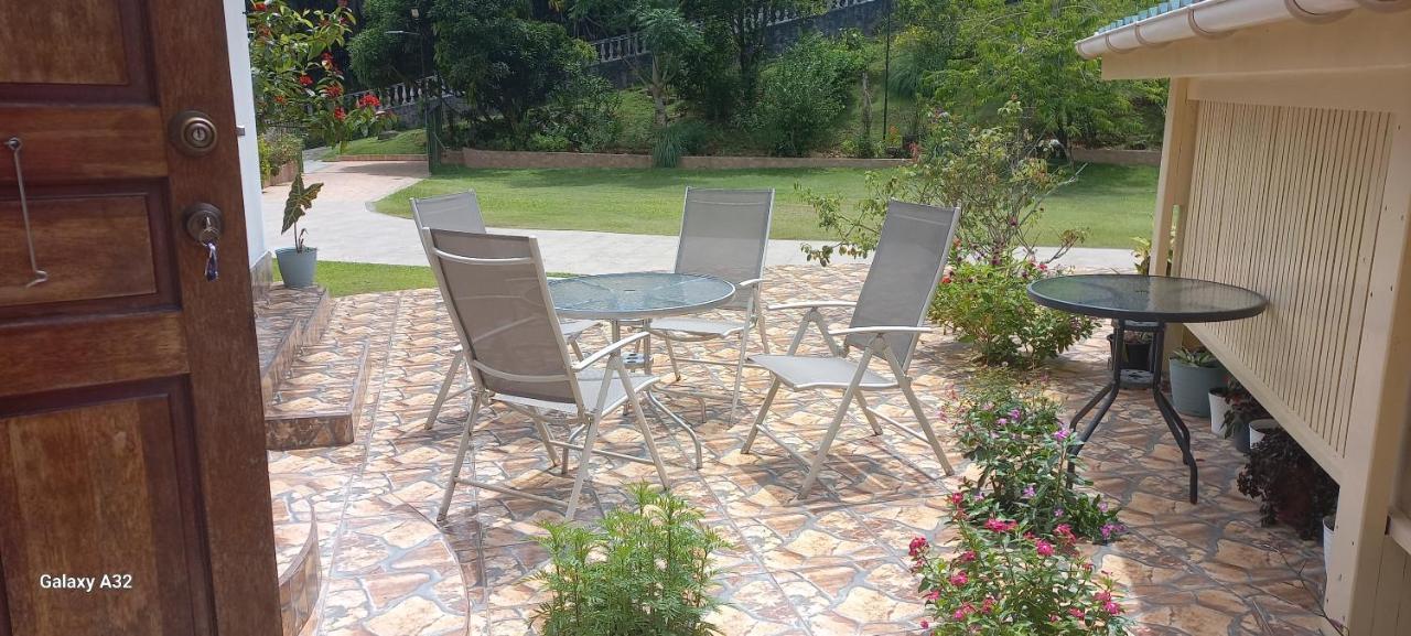 Loversnest Self Catering Anse aux Pins Ngoại thất bức ảnh